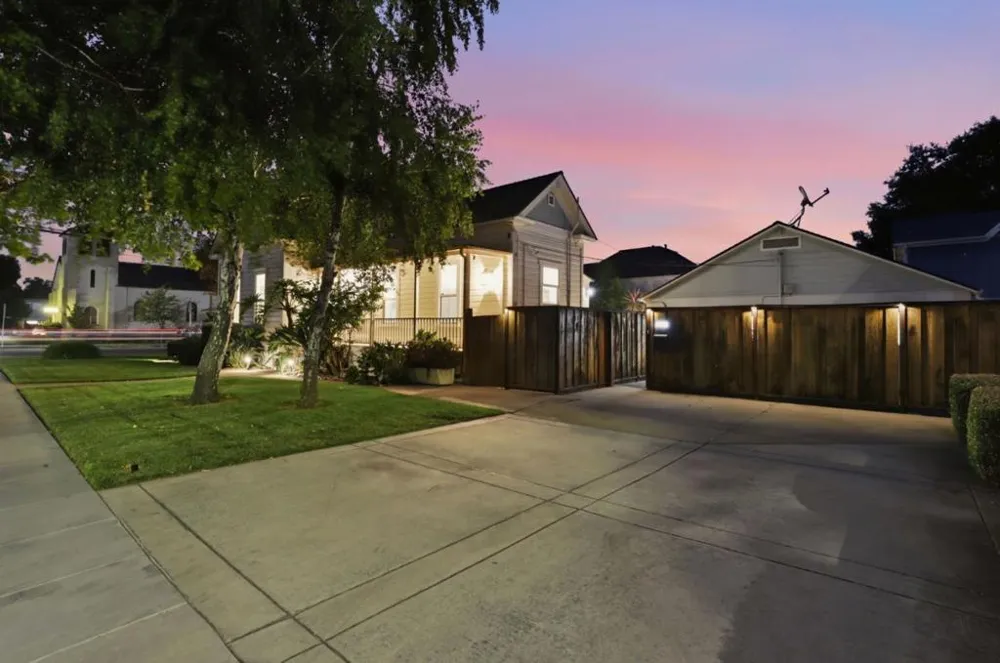 194 4th Street Gilroy, CA 95020