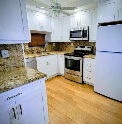 9411 Hollybrook Lake Drive #209