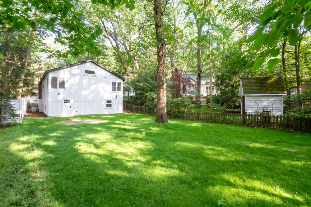 4046 Hillside Trail New Buffalo, MI 49117