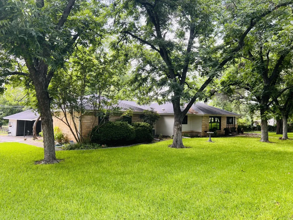 804 Elm Street Comanche, TX 76442