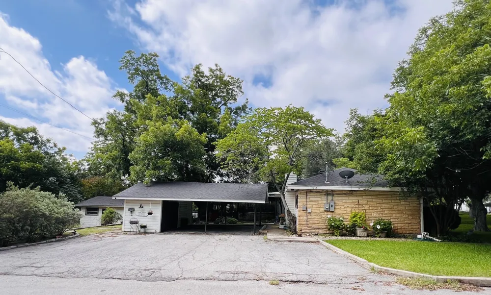 804 Elm Street Comanche, TX 76442