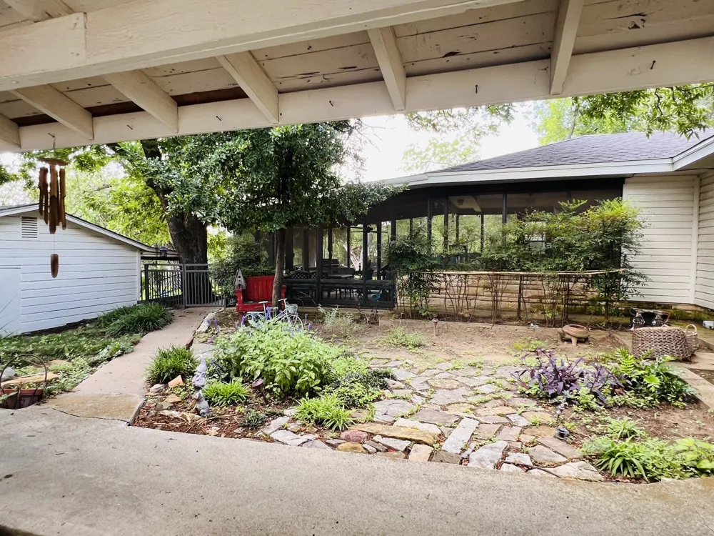 804 Elm Street Comanche, TX 76442
