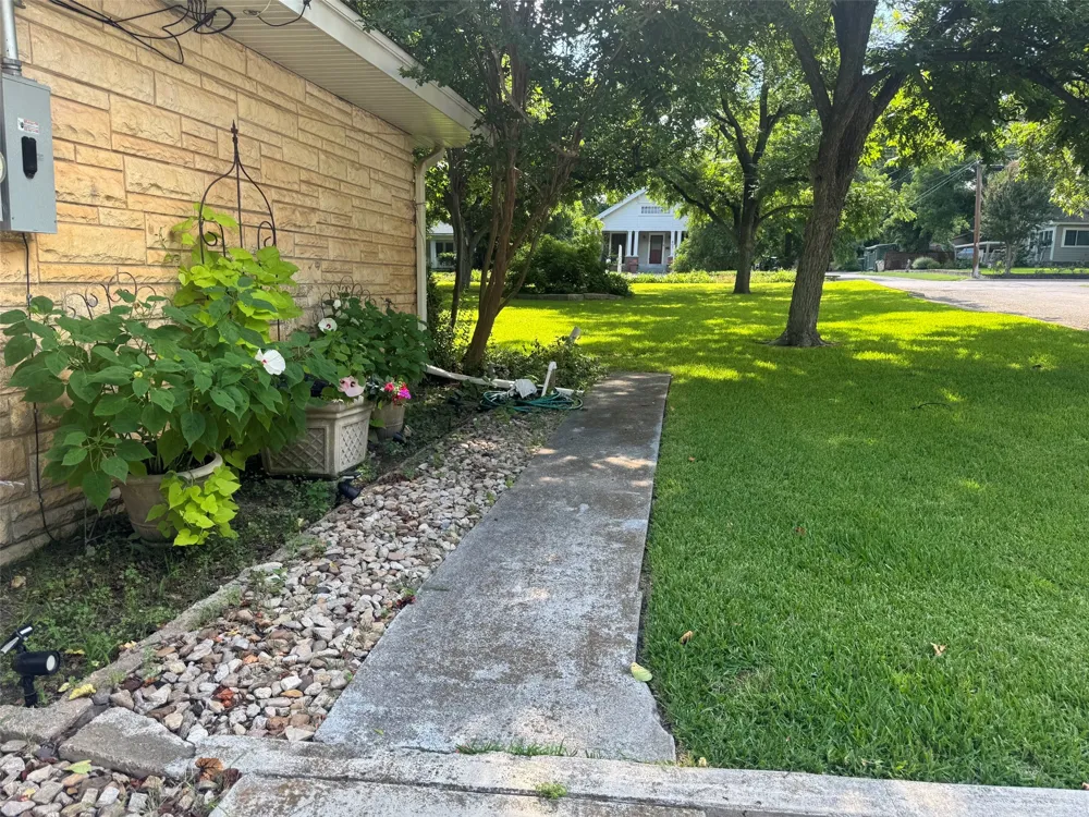 804 Elm Street Comanche, TX 76442