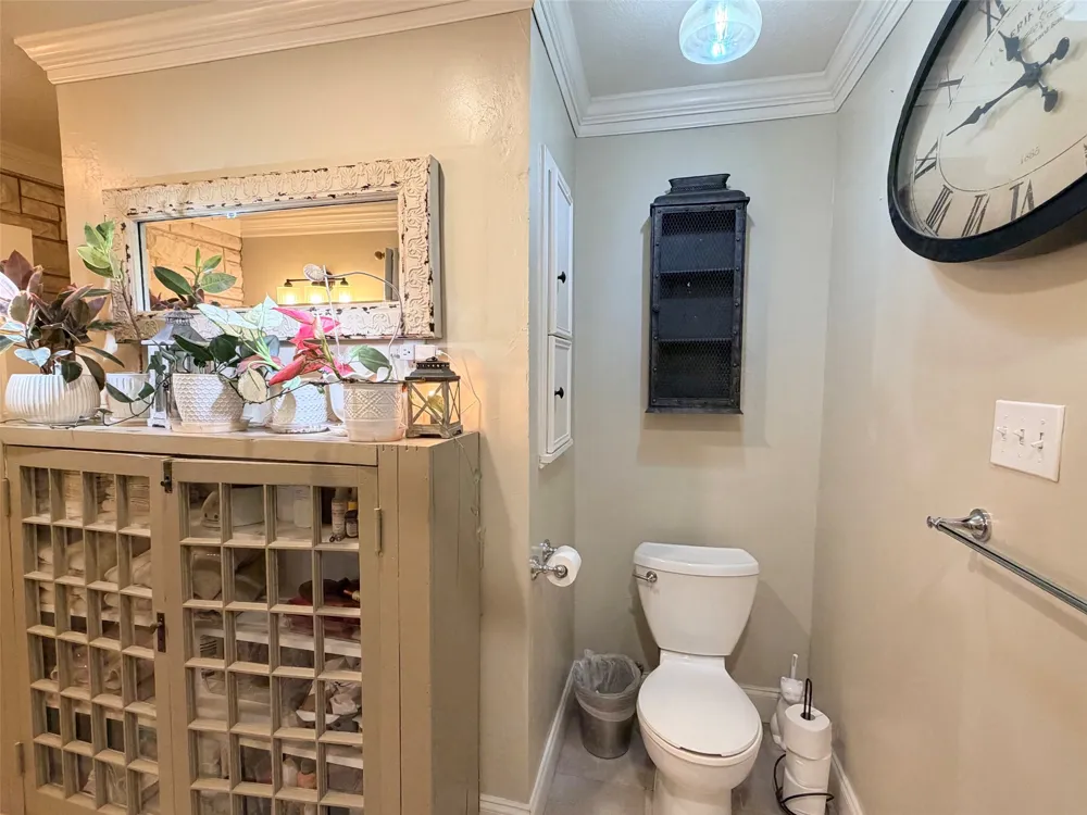 804 Elm Street Comanche, TX 76442