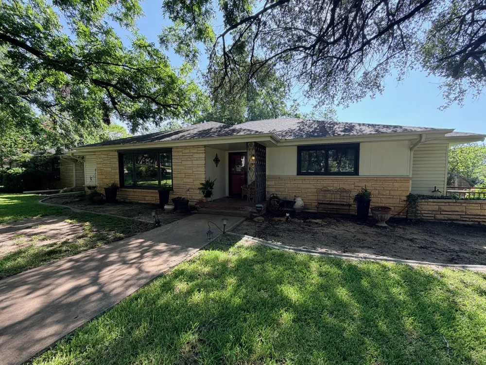 804 Elm Street Comanche, TX 76442