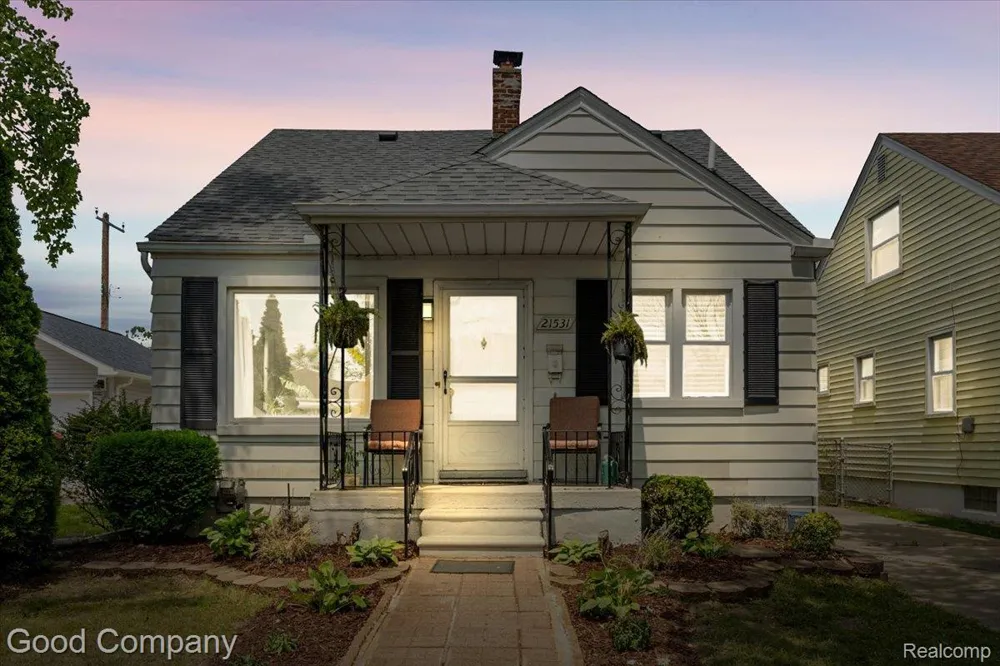 21531 Avalon Street St Clair Shores City, MI 48080
