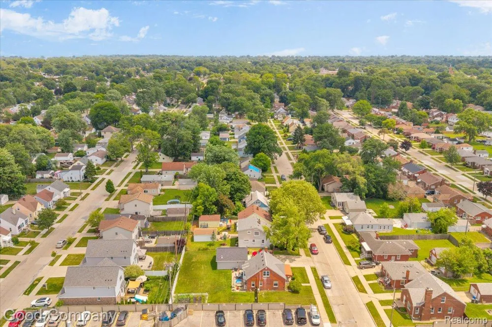 21531 Avalon Street St Clair Shores City, MI 48080