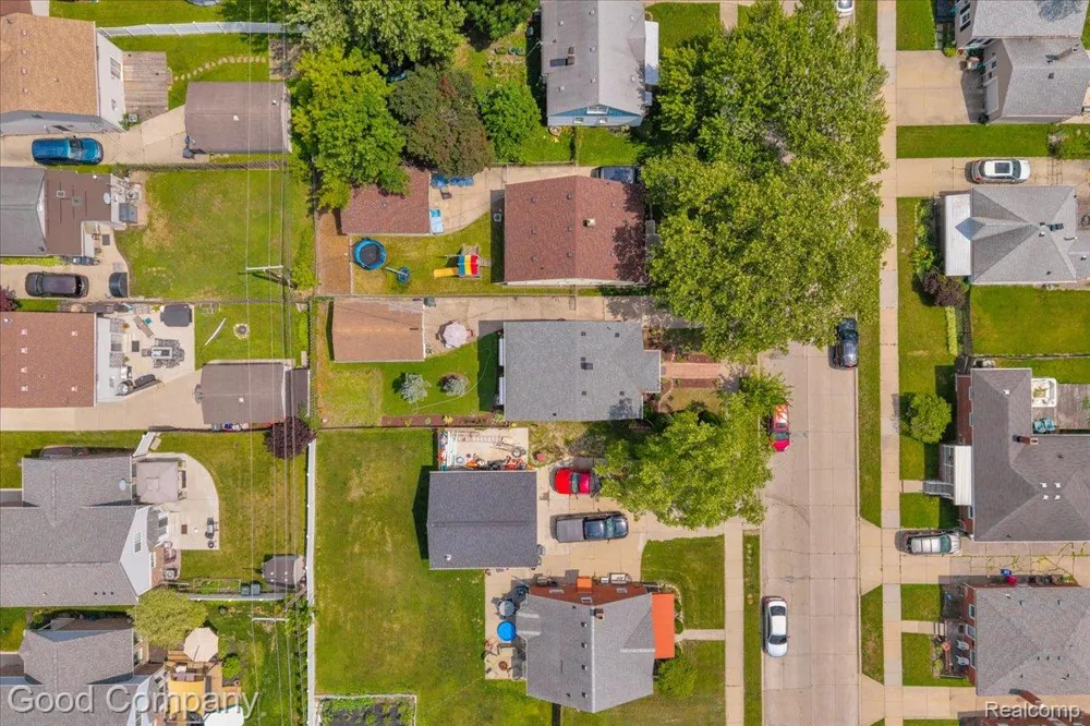 21531 Avalon Street St Clair Shores City, MI 48080
