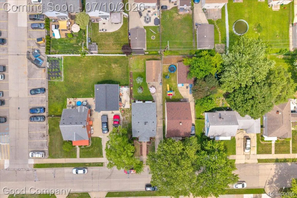 21531 Avalon Street St Clair Shores City, MI 48080