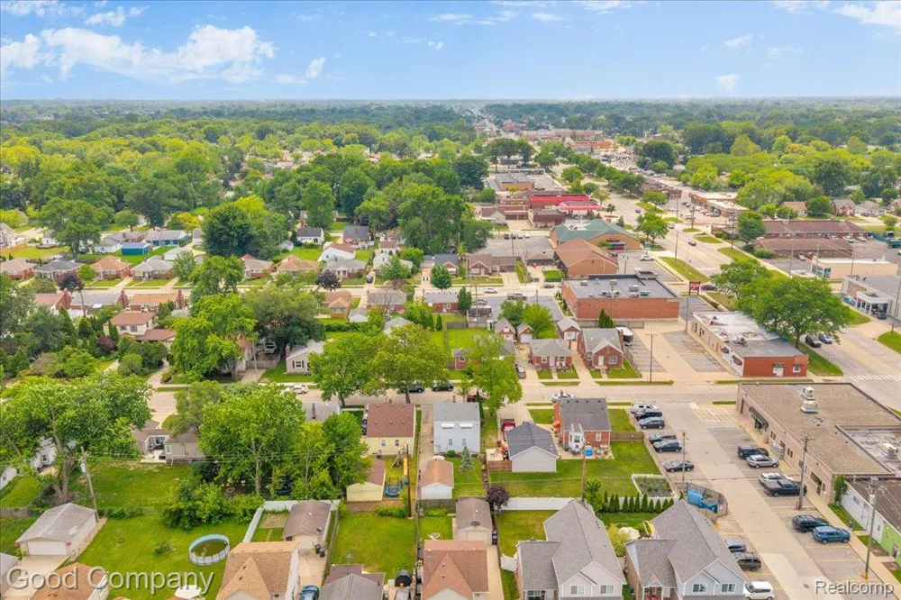 21531 Avalon Street St Clair Shores City, MI 48080