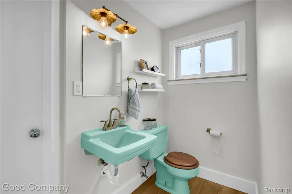 21531 Avalon Street St Clair Shores City, MI 48080