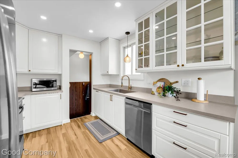 21531 Avalon Street St Clair Shores City, MI 48080