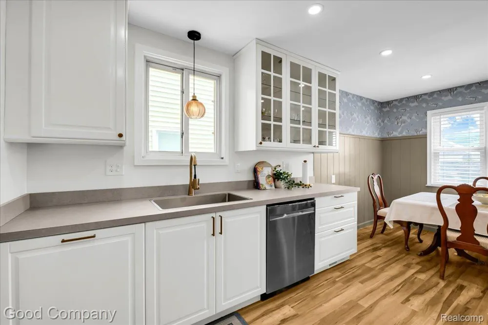 21531 Avalon Street St Clair Shores City, MI 48080