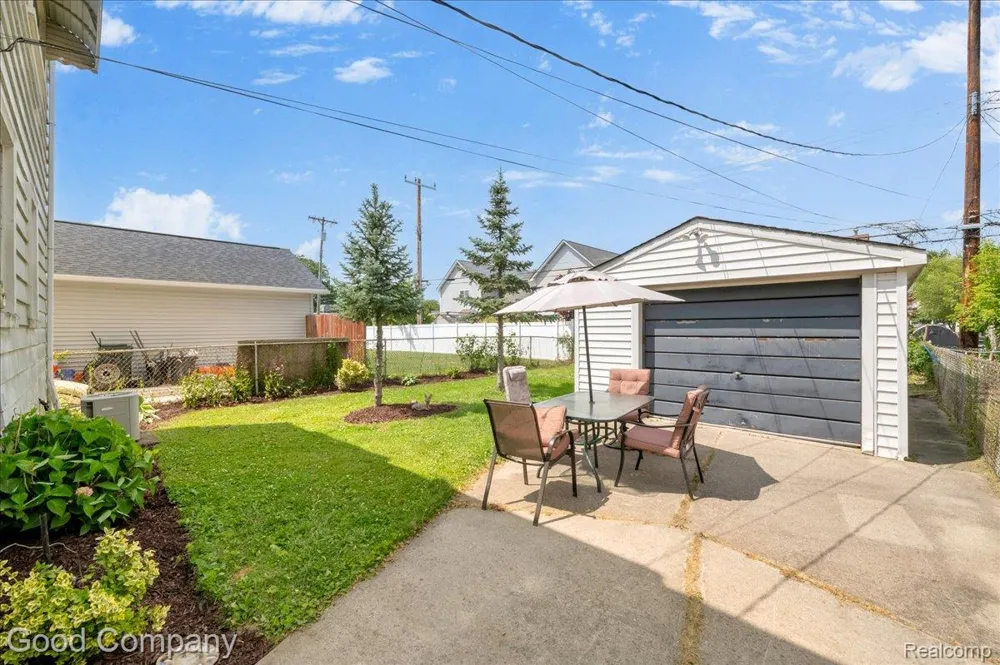 21531 Avalon Street St Clair Shores City, MI 48080