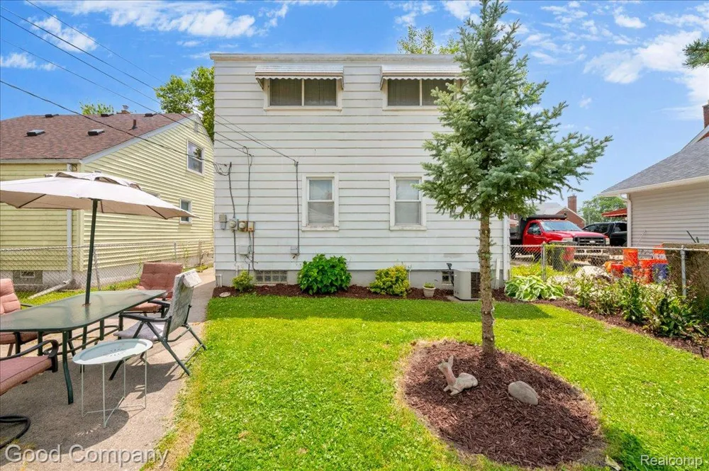 21531 Avalon Street St Clair Shores City, MI 48080
