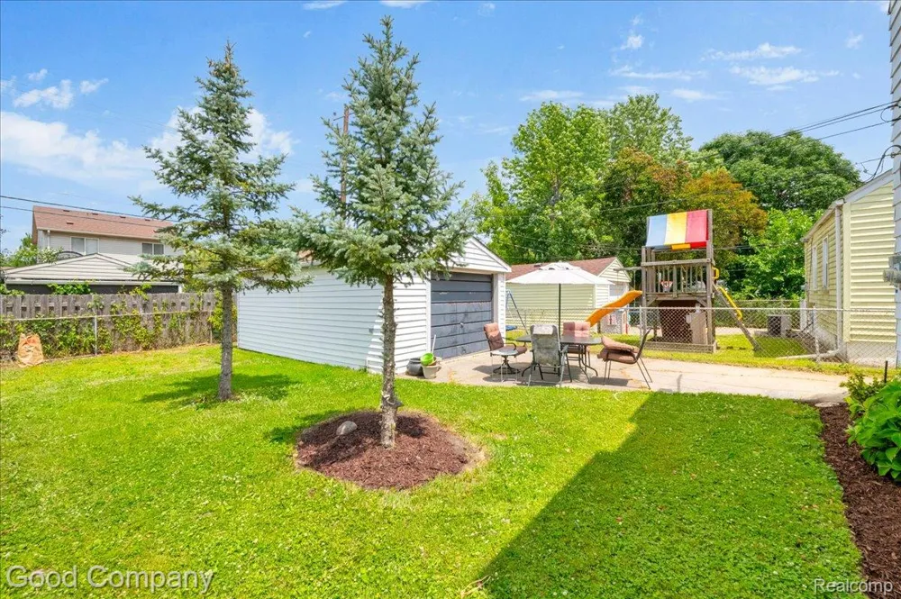 21531 Avalon Street St Clair Shores City, MI 48080