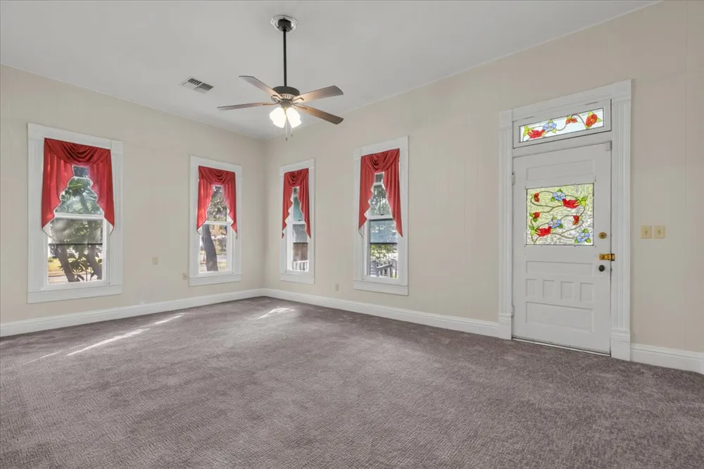 207 Hudgins Street Smithville, TX 78957