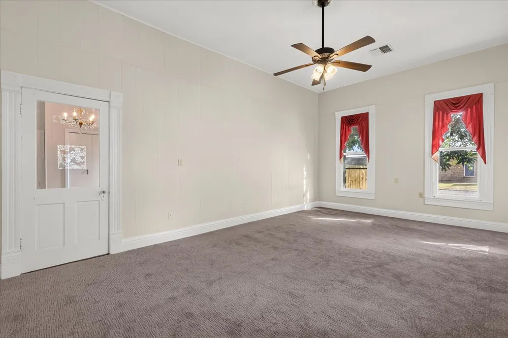 207 Hudgins Street Smithville, TX 78957