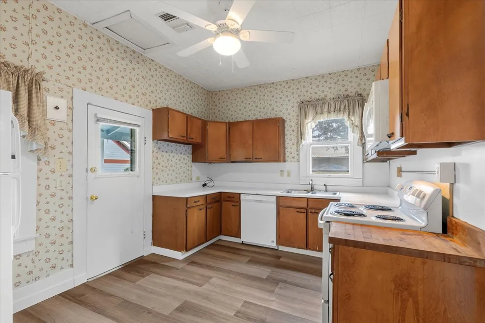 207 Hudgins Street Smithville, TX 78957