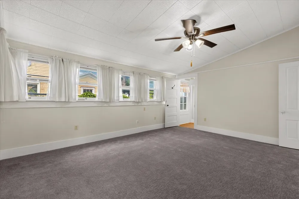 207 Hudgins Street Smithville, TX 78957