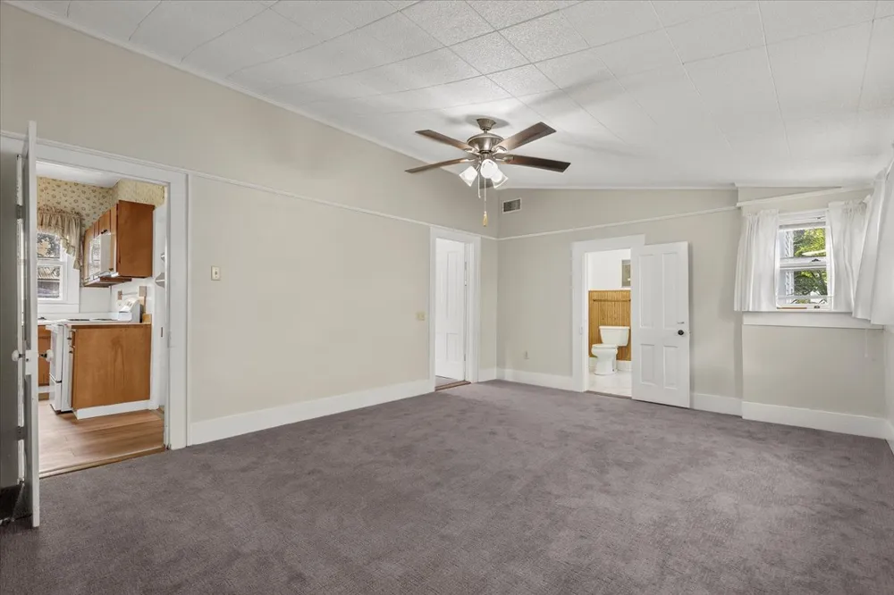 207 Hudgins Street Smithville, TX 78957