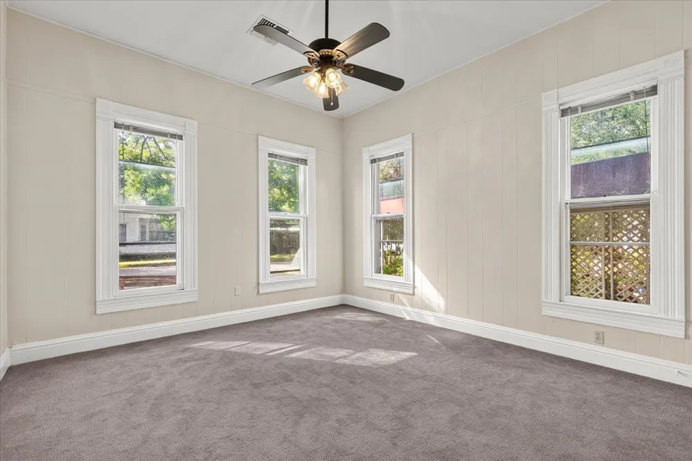 207 Hudgins Street Smithville, TX 78957