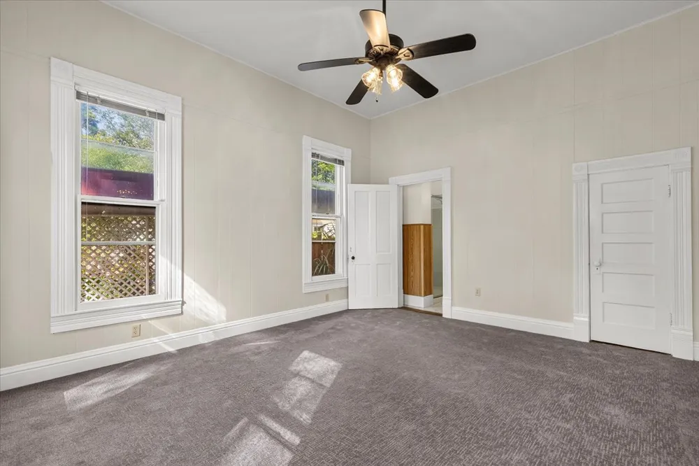 207 Hudgins Street Smithville, TX 78957
