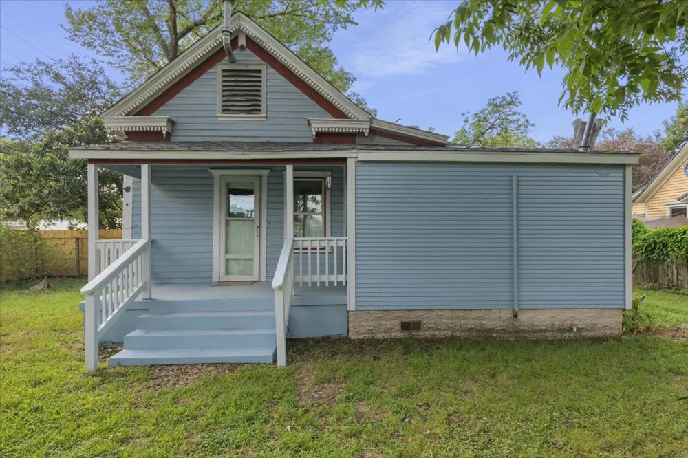 207 Hudgins Street Smithville, TX 78957