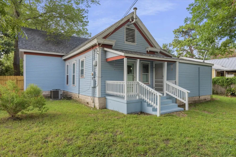 207 Hudgins Street Smithville, TX 78957