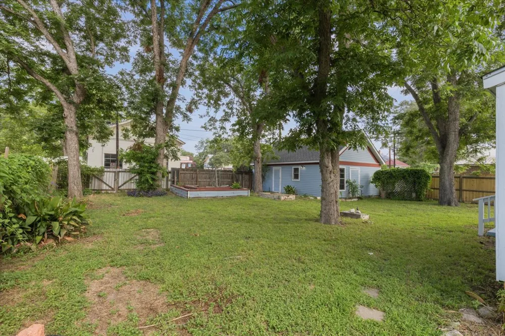 207 Hudgins Street Smithville, TX 78957