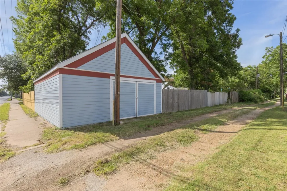 207 Hudgins Street Smithville, TX 78957