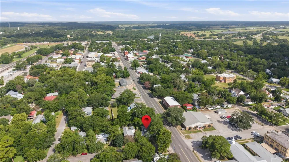 207 Hudgins Street Smithville, TX 78957