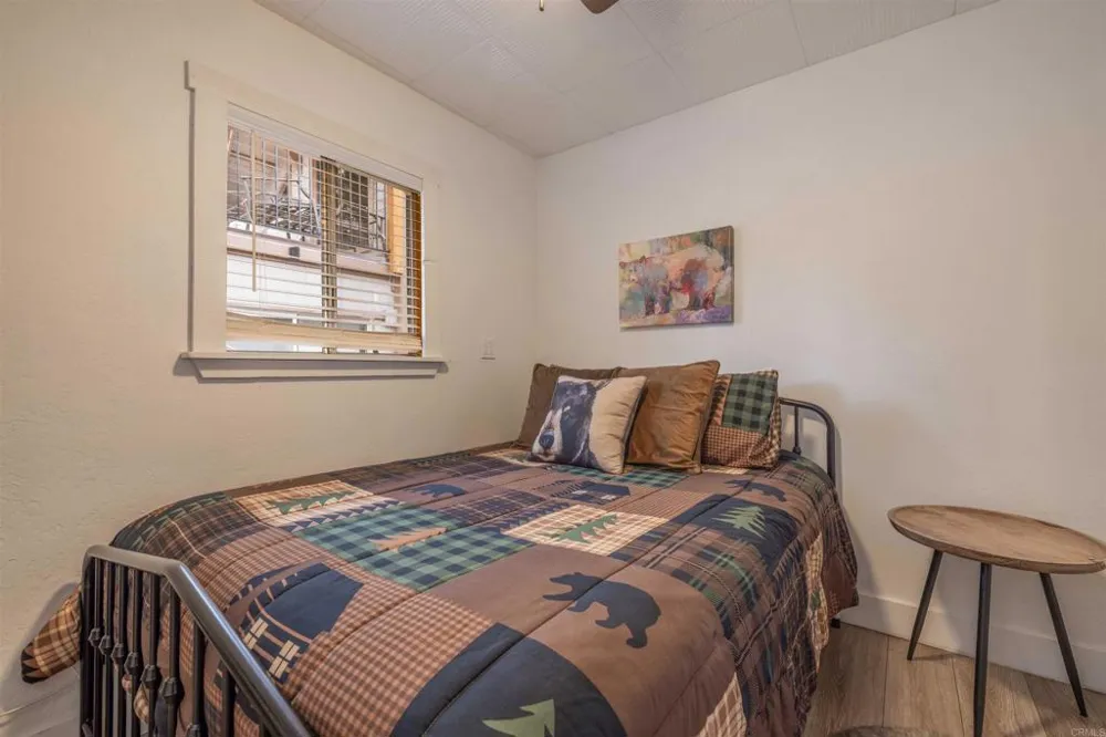 271 Leonard Ln Sugarloaf, CA 92386