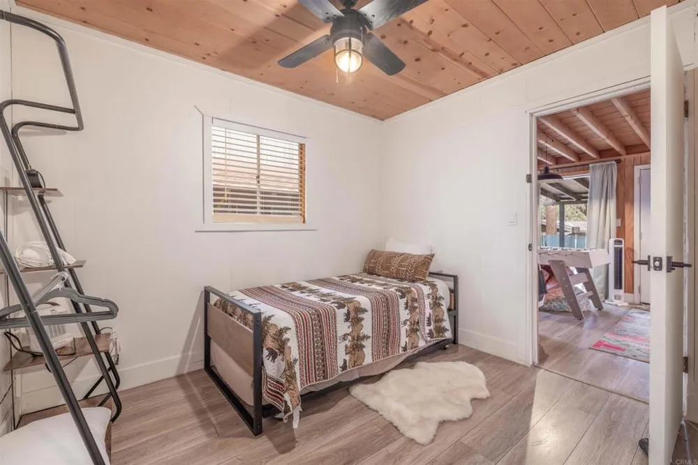 271 Leonard Ln Sugarloaf, CA 92386