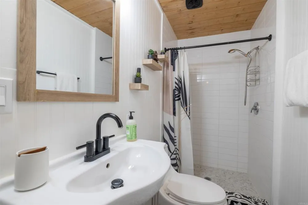 271 Leonard Ln Sugarloaf, CA 92386