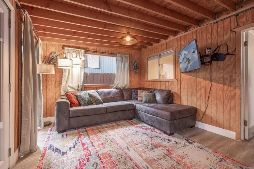 271 Leonard Ln Sugarloaf, CA 92386