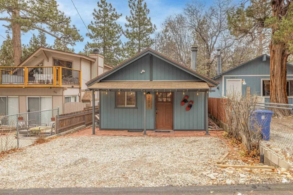 271 Leonard Ln Sugarloaf, CA 92386