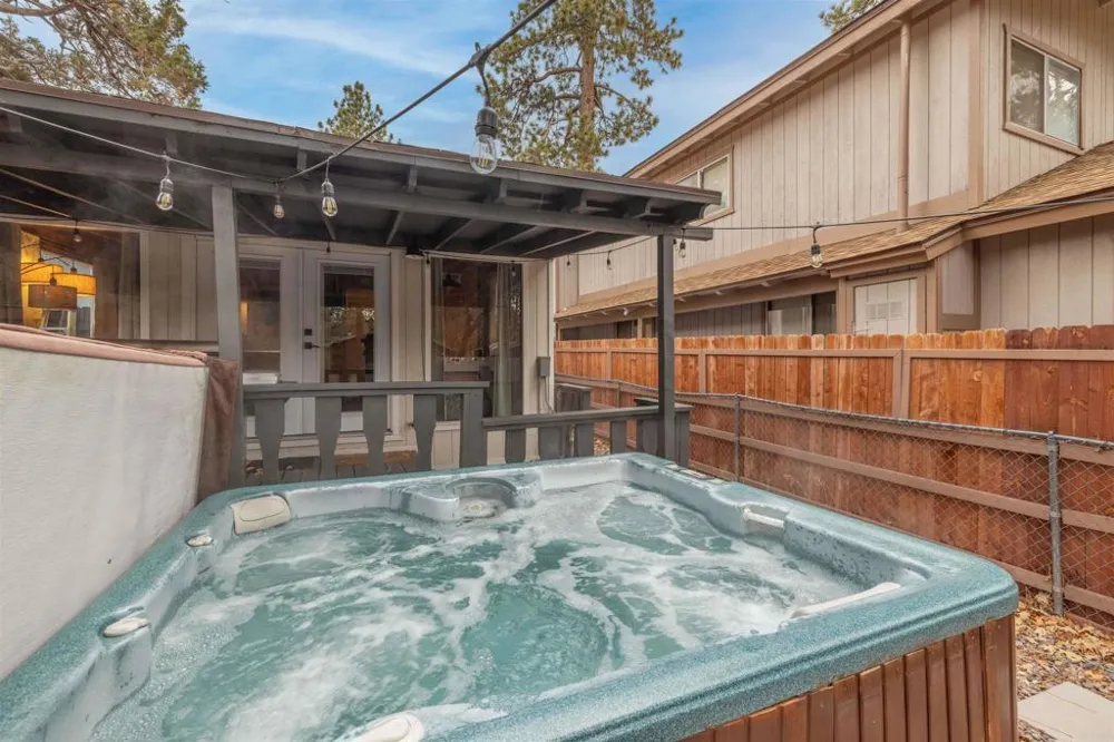 271 Leonard Ln Sugarloaf, CA 92386
