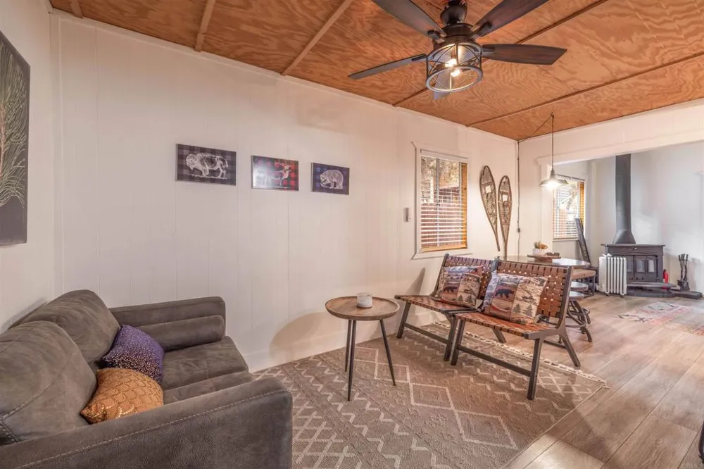 271 Leonard Ln Sugarloaf, CA 92386