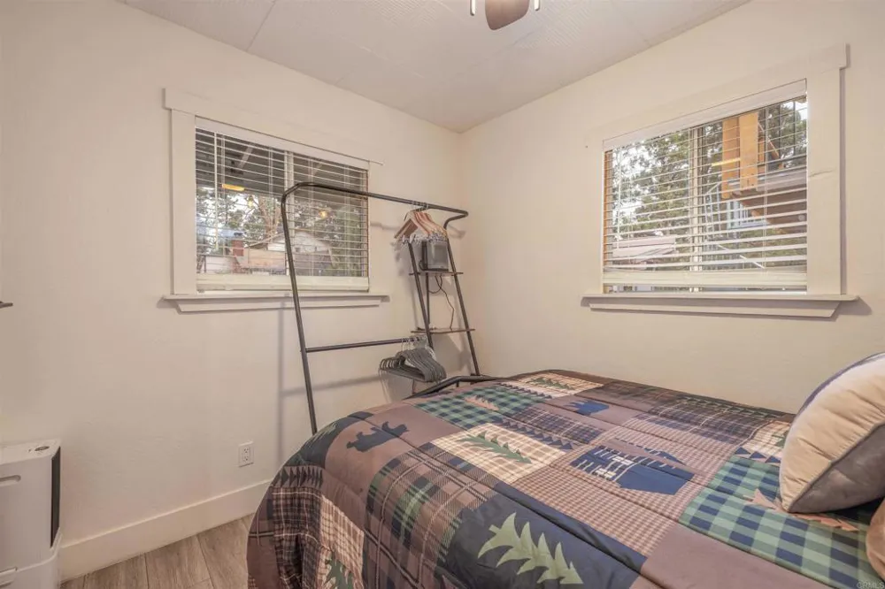 271 Leonard Ln Sugarloaf, CA 92386