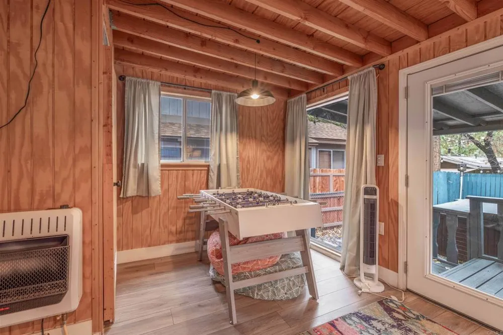 271 Leonard Ln Sugarloaf, CA 92386