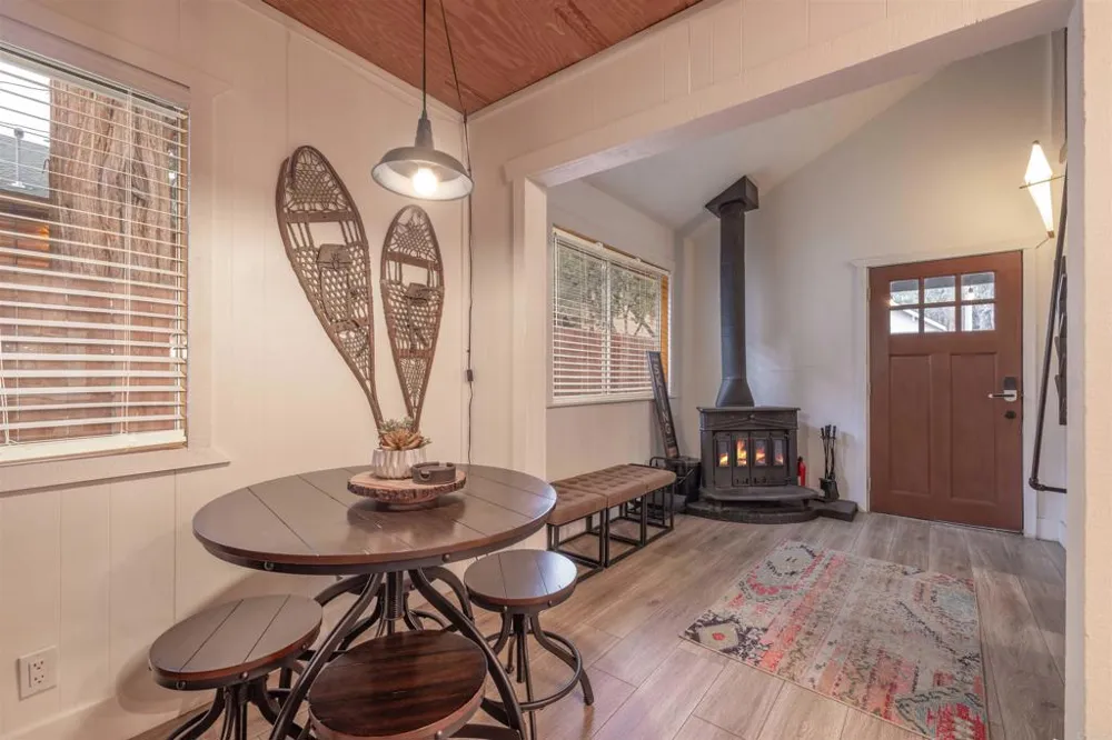 271 Leonard Ln Sugarloaf, CA 92386