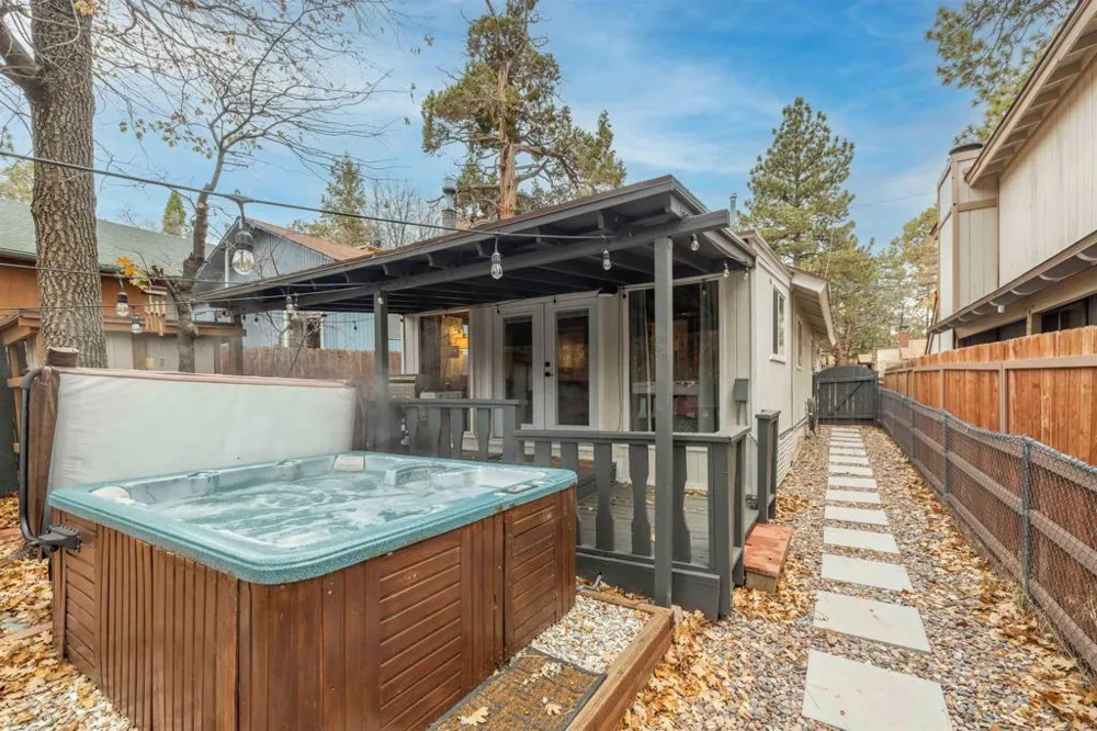 271 Leonard Ln Sugarloaf, CA 92386