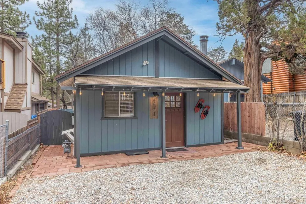 271 Leonard Ln Sugarloaf, CA 92386
