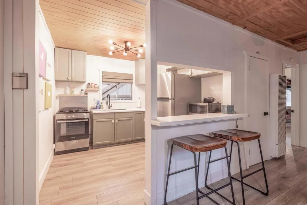 271 Leonard Ln Sugarloaf, CA 92386