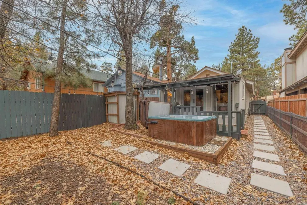 271 Leonard Ln Sugarloaf, CA 92386
