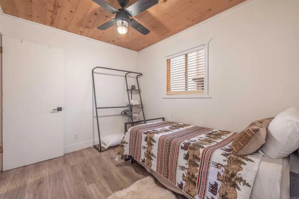 271 Leonard Ln Sugarloaf, CA 92386