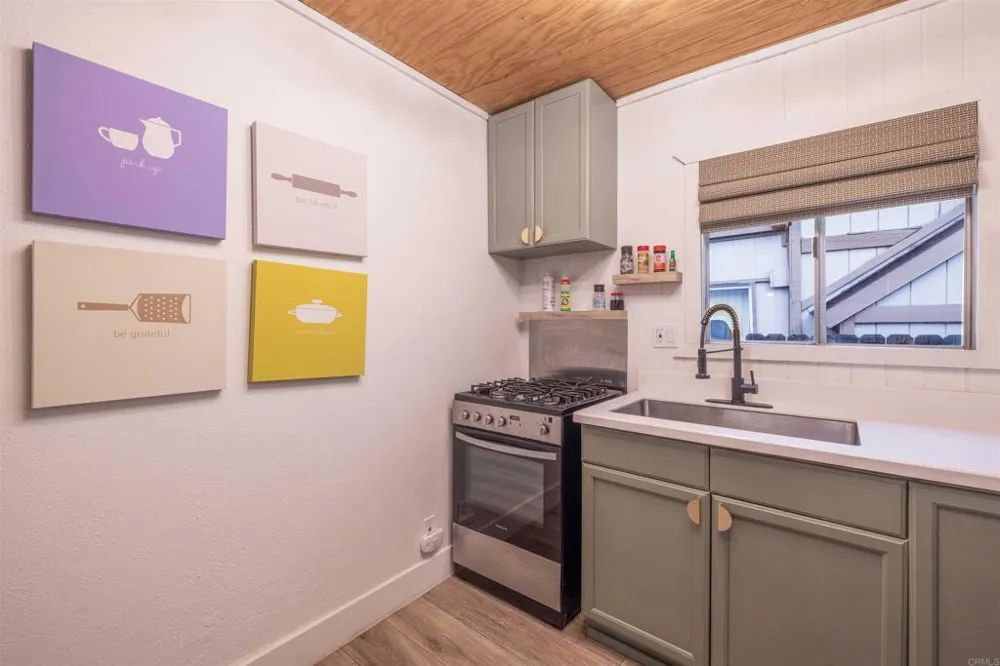 271 Leonard Ln Sugarloaf, CA 92386