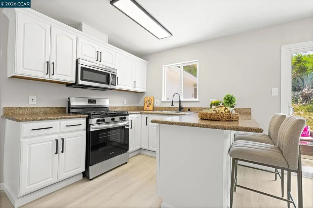 698 Mini Dr Vallejo, CA 94589