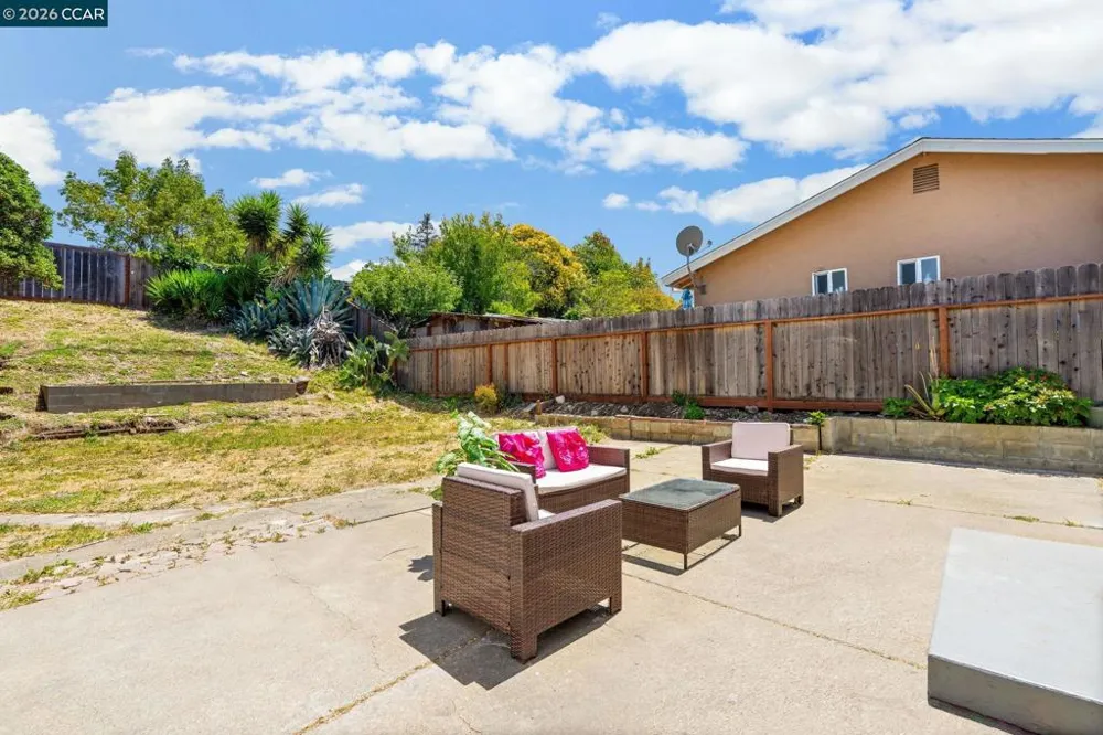 698 Mini Dr Vallejo, CA 94589